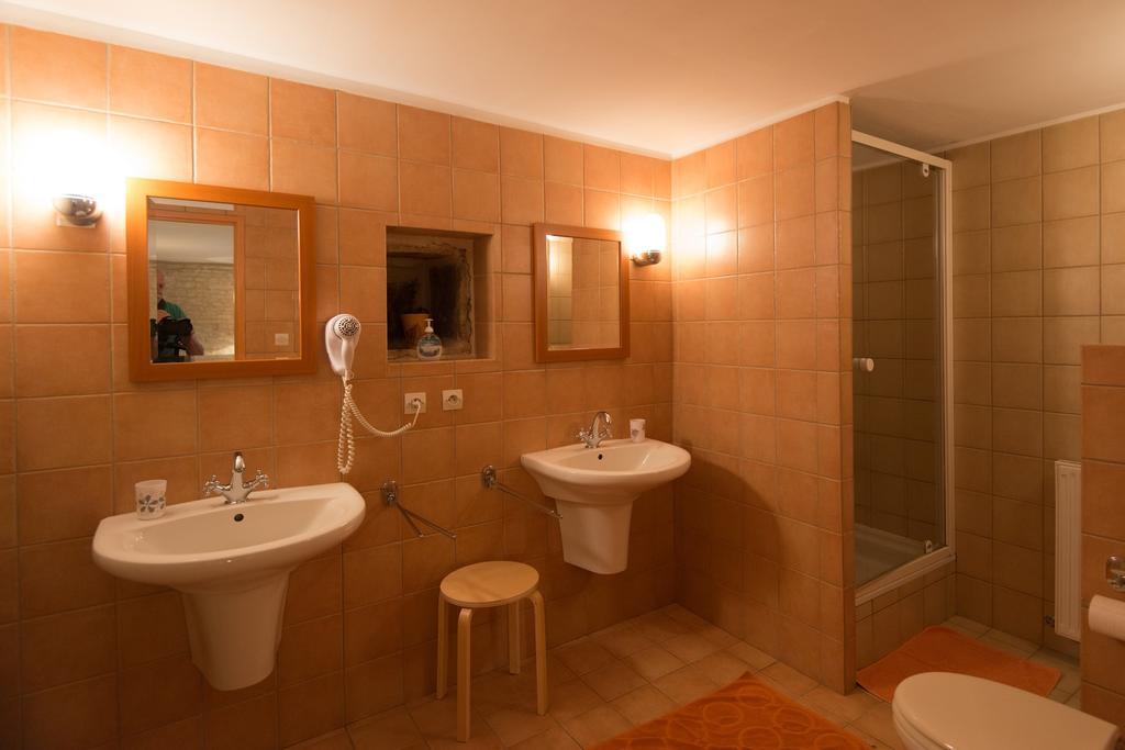 Demigny Charme Hotel La Dominotte الغرفة الصورة